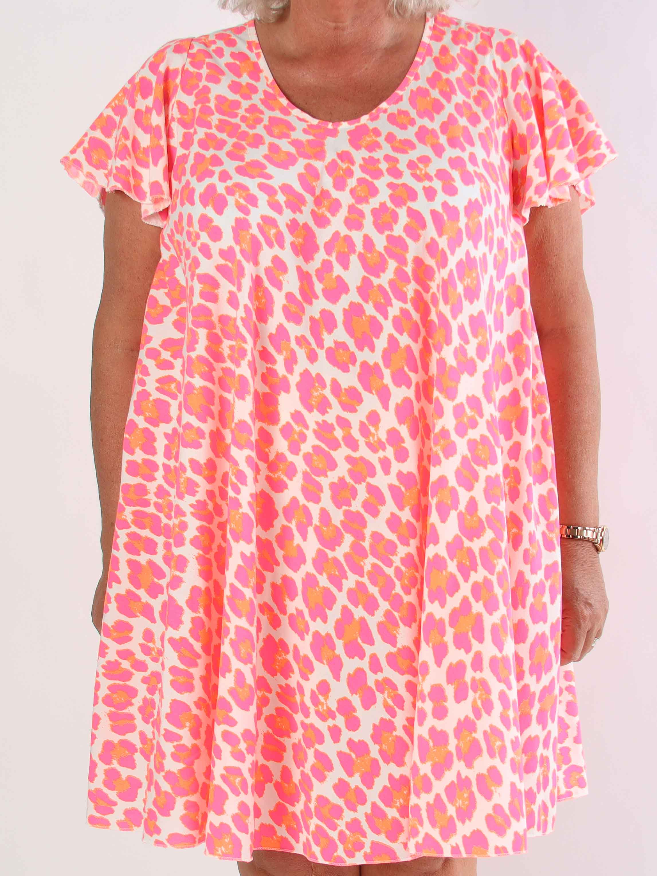 Chione - Sød plus size kjole i a facon med leopardprint